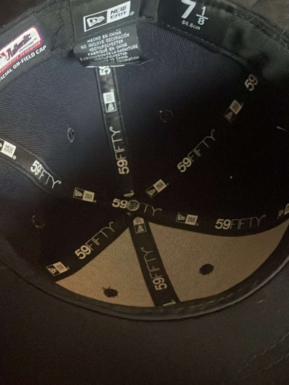 Fitted hat - Picture 2 of 3